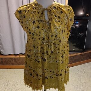 Hannah Mustard Floral Blouse with Lace Accents